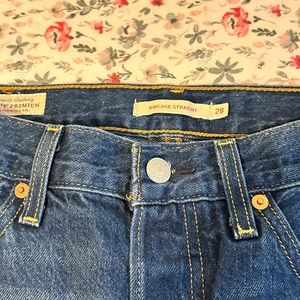 Levi’s Premium Ribcage Straight